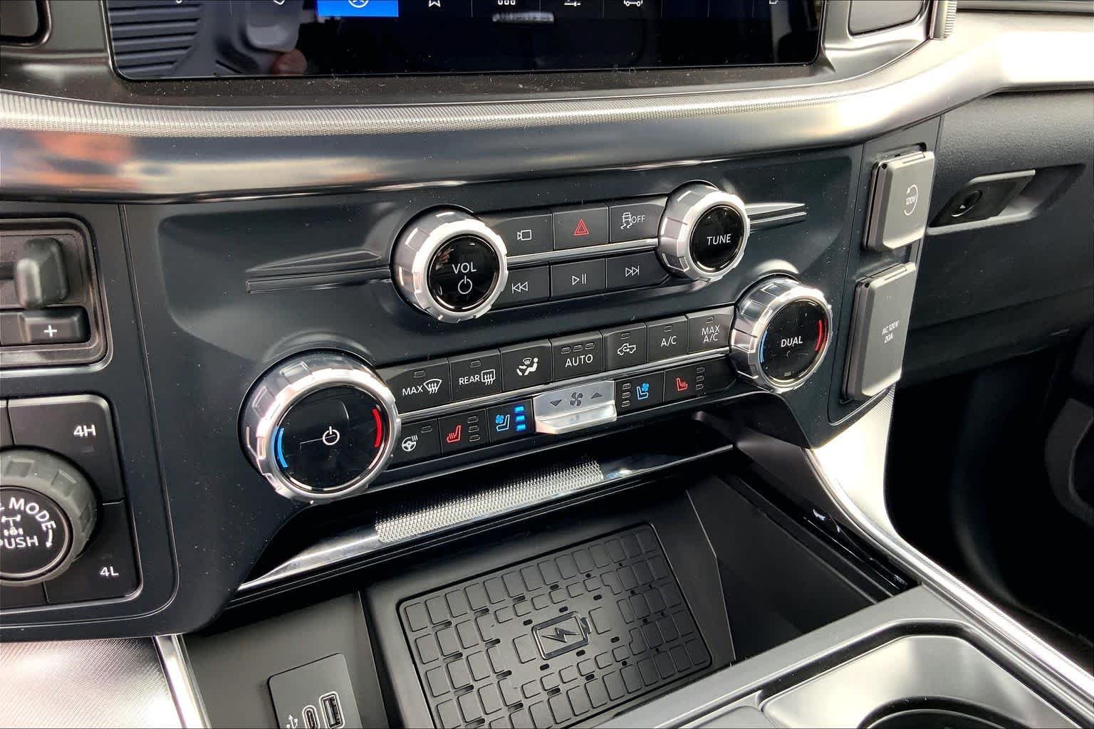 New 2026 Star White Metallic Tri-Coat Ford Platinum® image 18