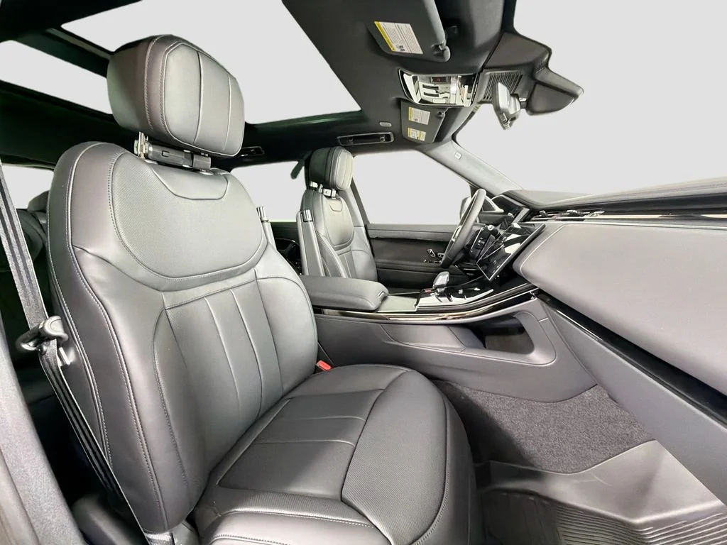 New 2026 Carpathian Grey Land Rover Dynamic SE image 30