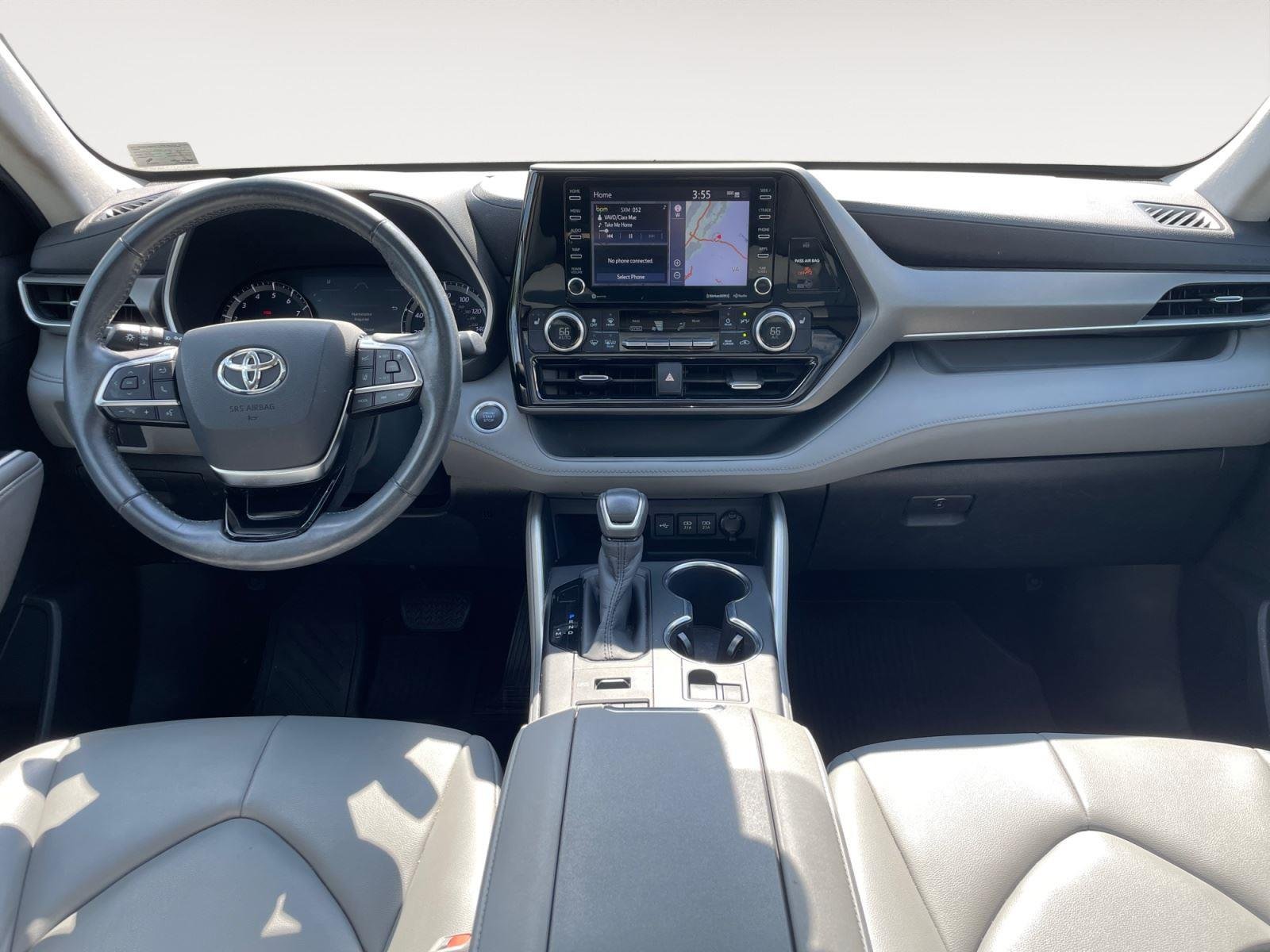 Used 2020 Blizzard Pearl TOYOTA XLE image 9