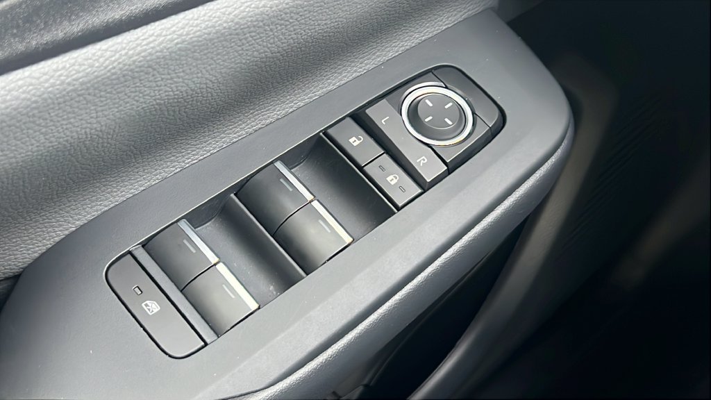 2026 Toyota Prius XLE - Photo 18