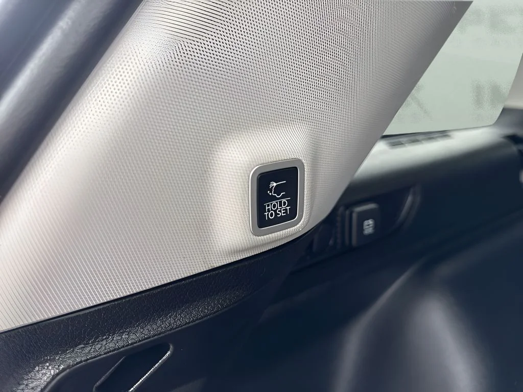 Used 2022 White Jeep Limited image 33