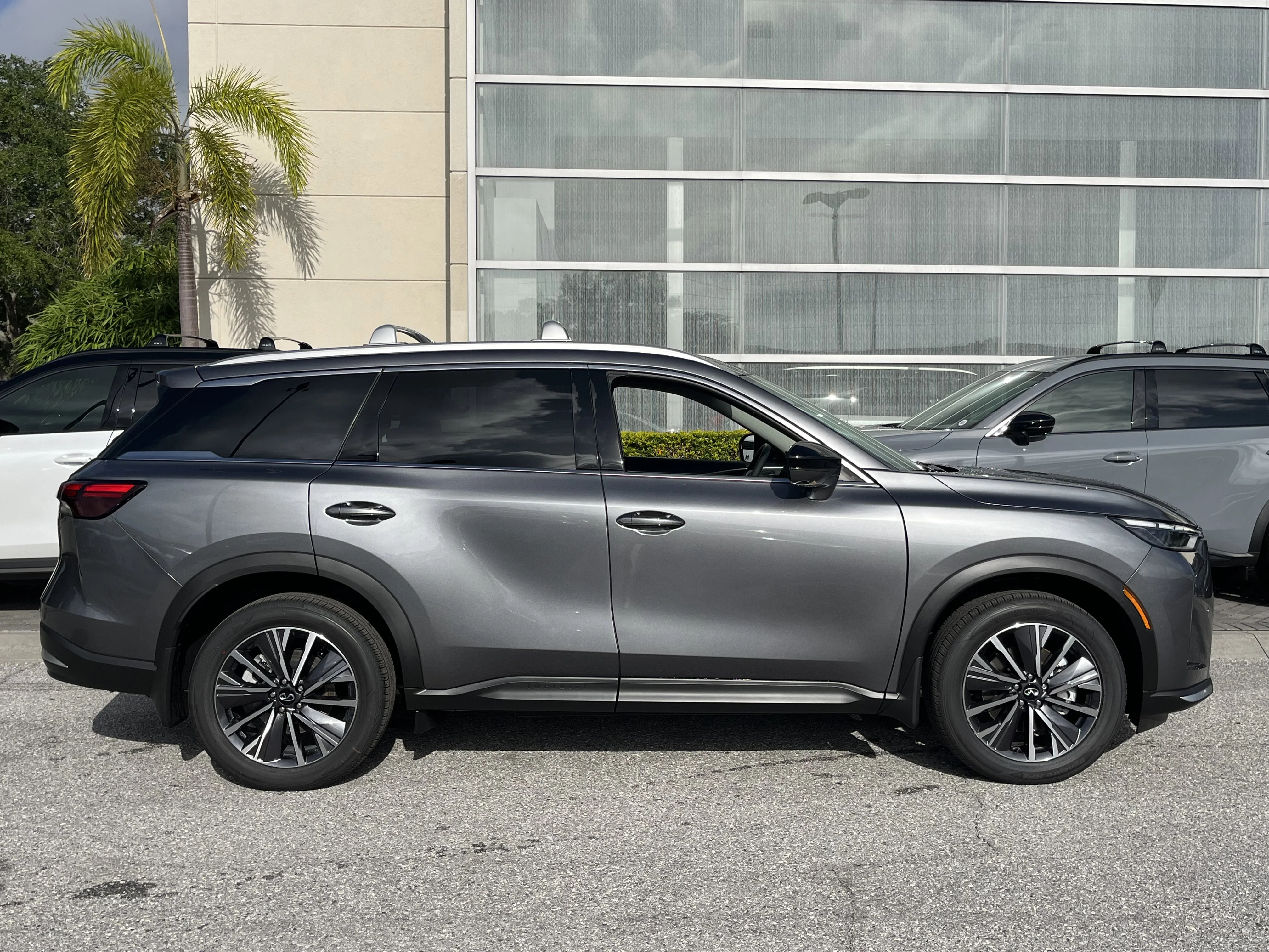 New 2027 Graphite Shadow INFINITI LUXE image 7
