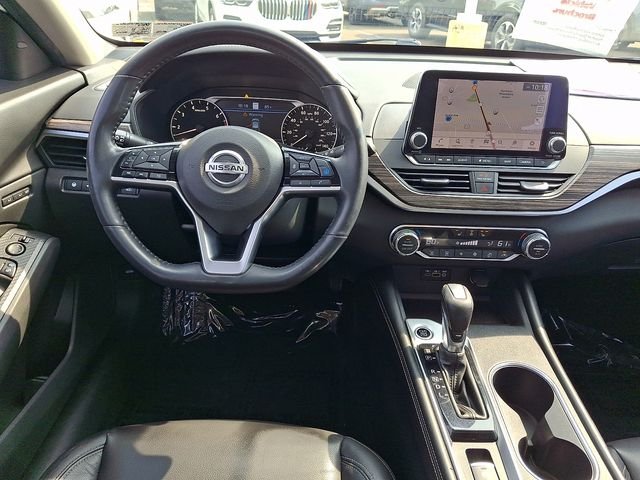 Used 2019 White Nissan 2.5 Platinum image 11