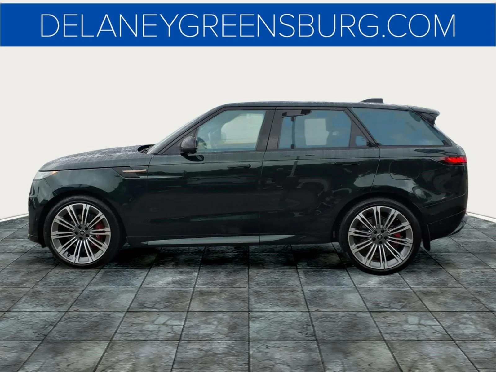 Used 2025 Green Land Rover Dynamic SE image 6