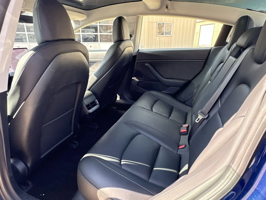 Used 2018 Deep Blue Metallic Tesla Long Range image 22