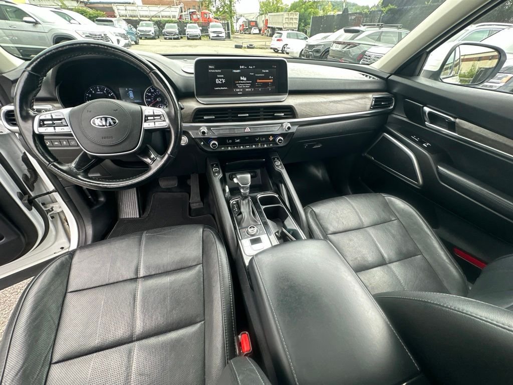 Used 2020 White Kia EX image 25