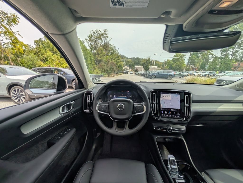 2026 Volvo XC40 Plus - Photo 10