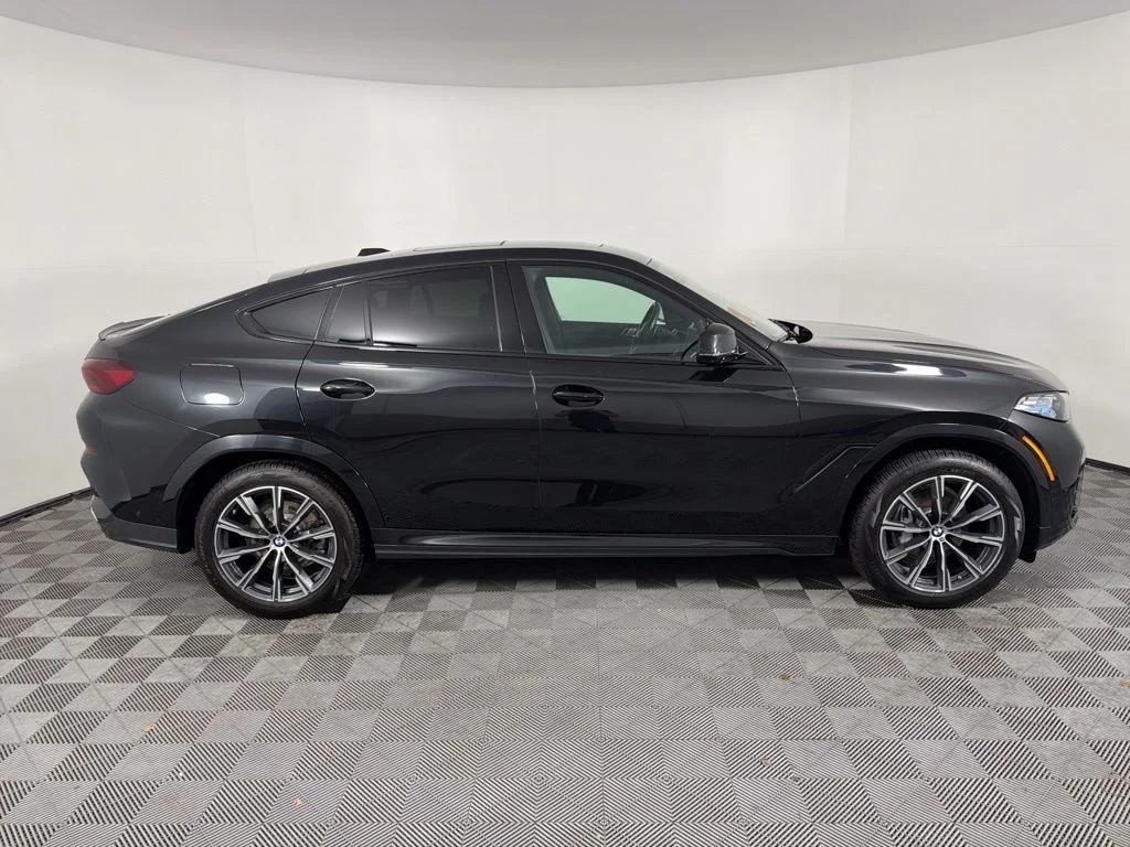 Used 2024 Black Sapphire Metallic BMW xDrive40i image 4