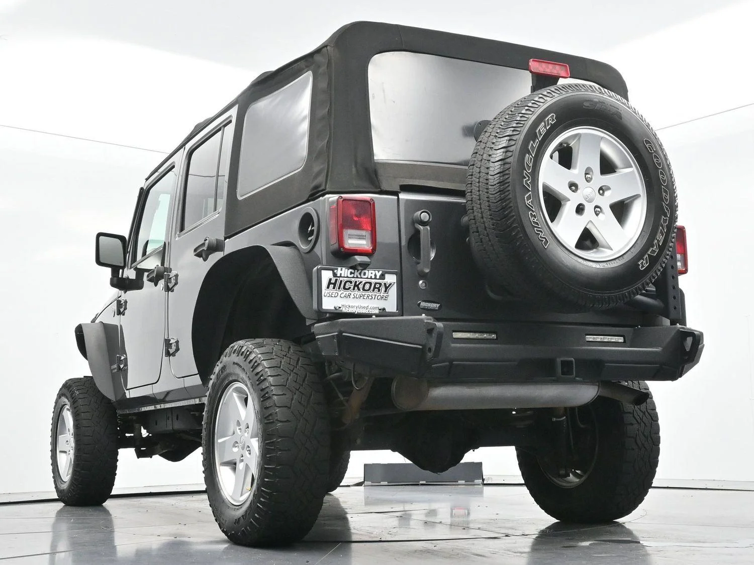 Used 2017 Granite Crystal Metallic Clearcoat Jeep Rubicon image 43