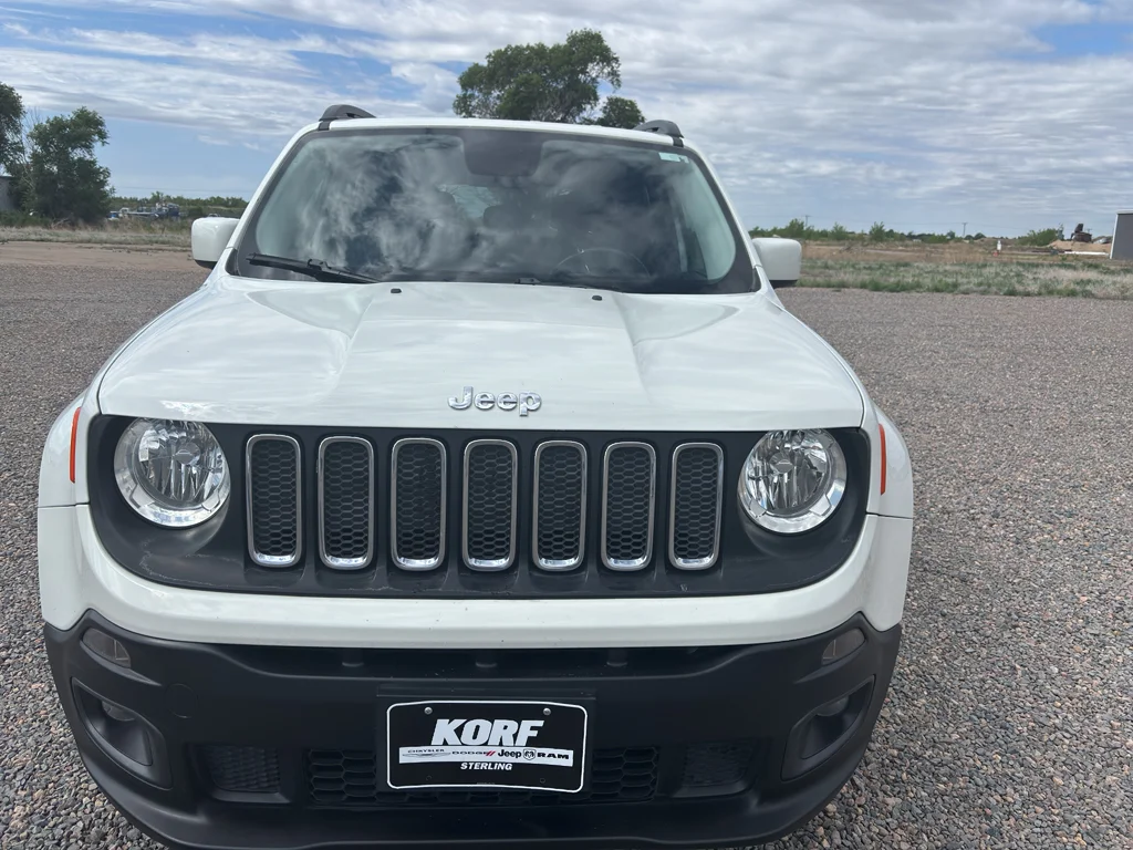 Used 2017 Alpine White Jeep Latitude image 2