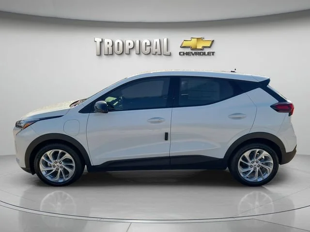 New 2027 Summit White Chevrolet LT image 2