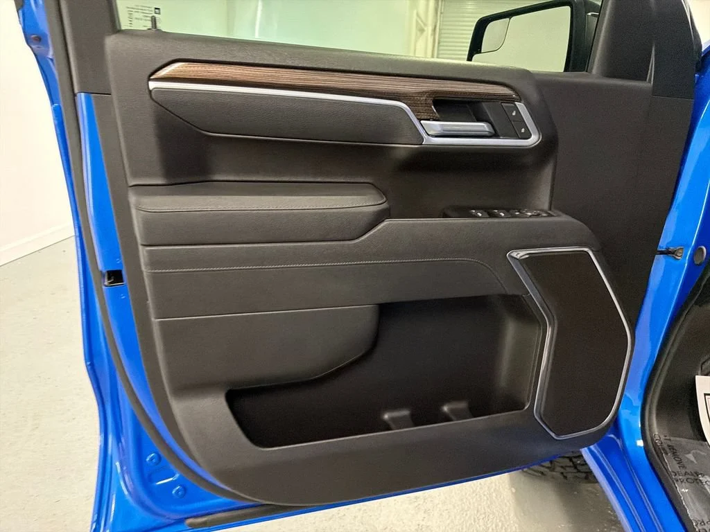 Used 2026 Riptide Blue Metallic Chevrolet RST image 11