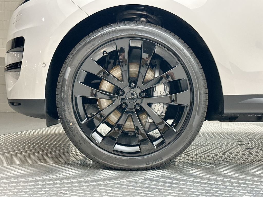 New 2026 Borasco Grey Land Rover SE image 5