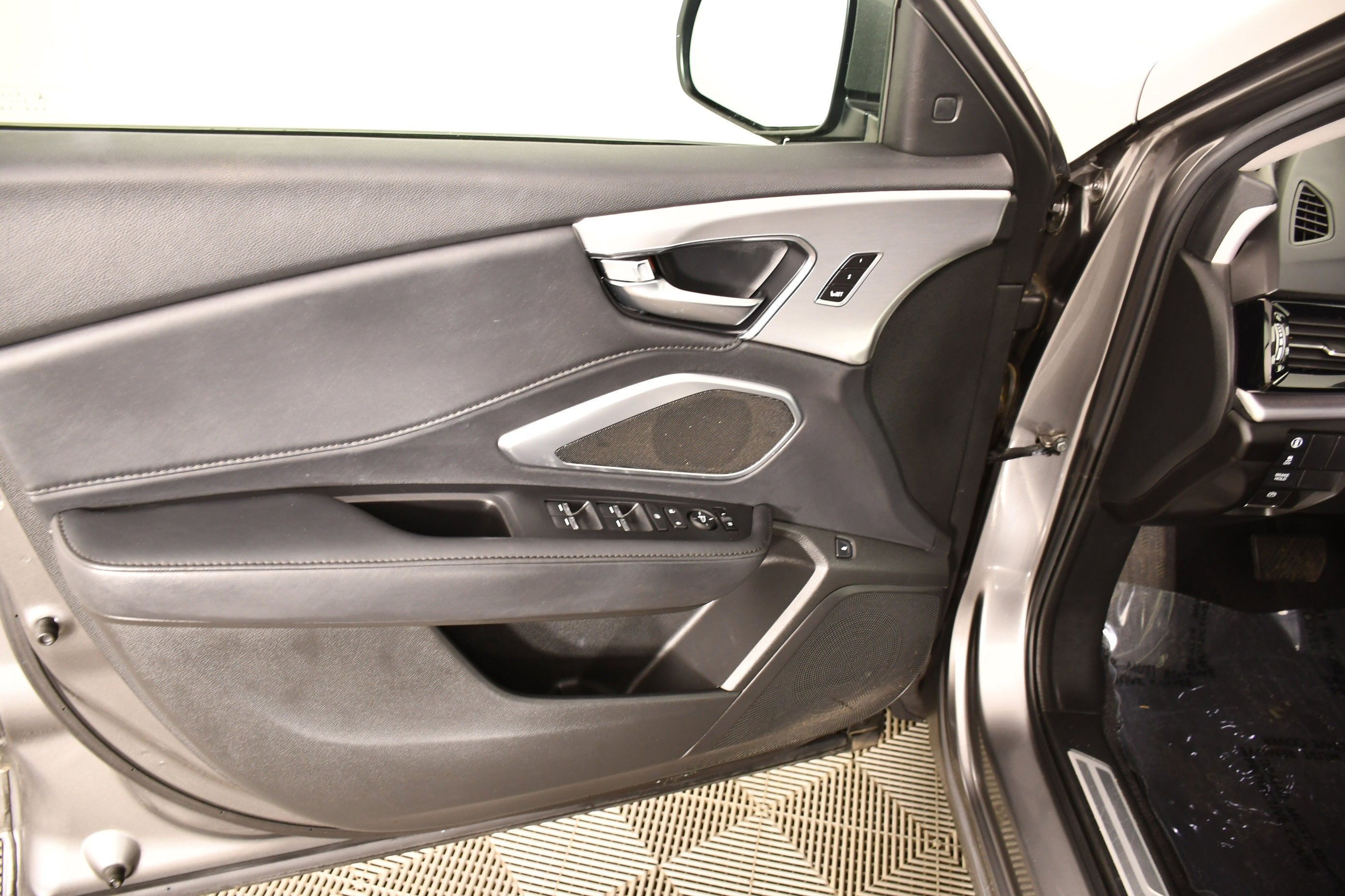 Certified Used 2023 Liquid Carbon Metallic Acura Base image 91