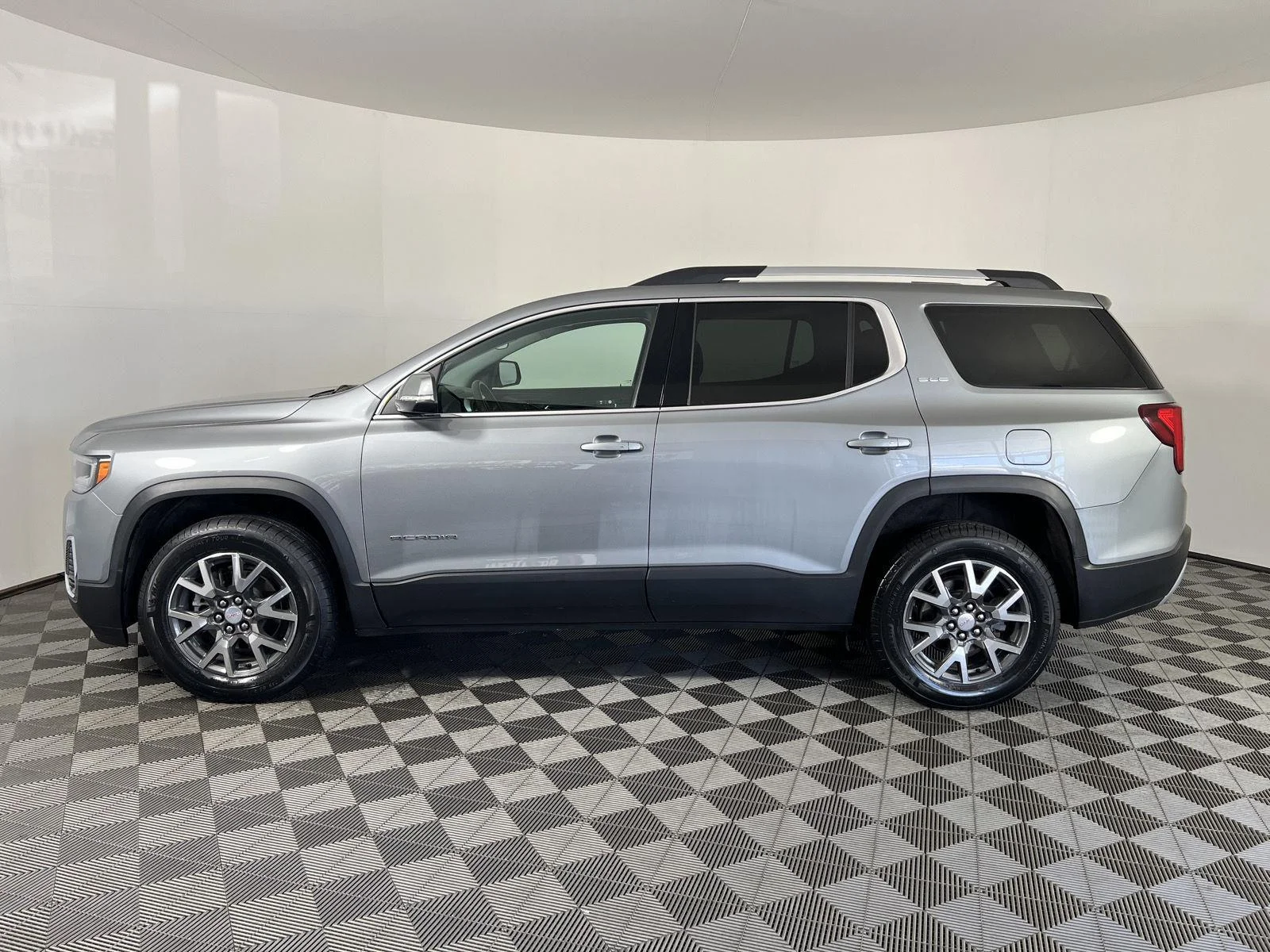 Used 2023 Sterling Metallic GMC SLE image 30