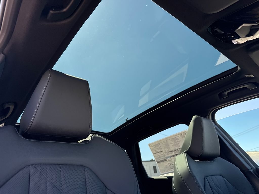 New 2026 Tanzanite Blue II Metallic BMW 30 xDrive image 13