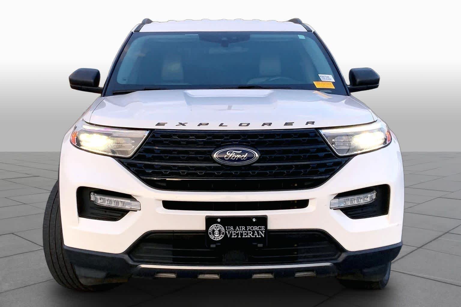 Used 2021 Star White Metallic Tri-Coat Ford XLT image 4