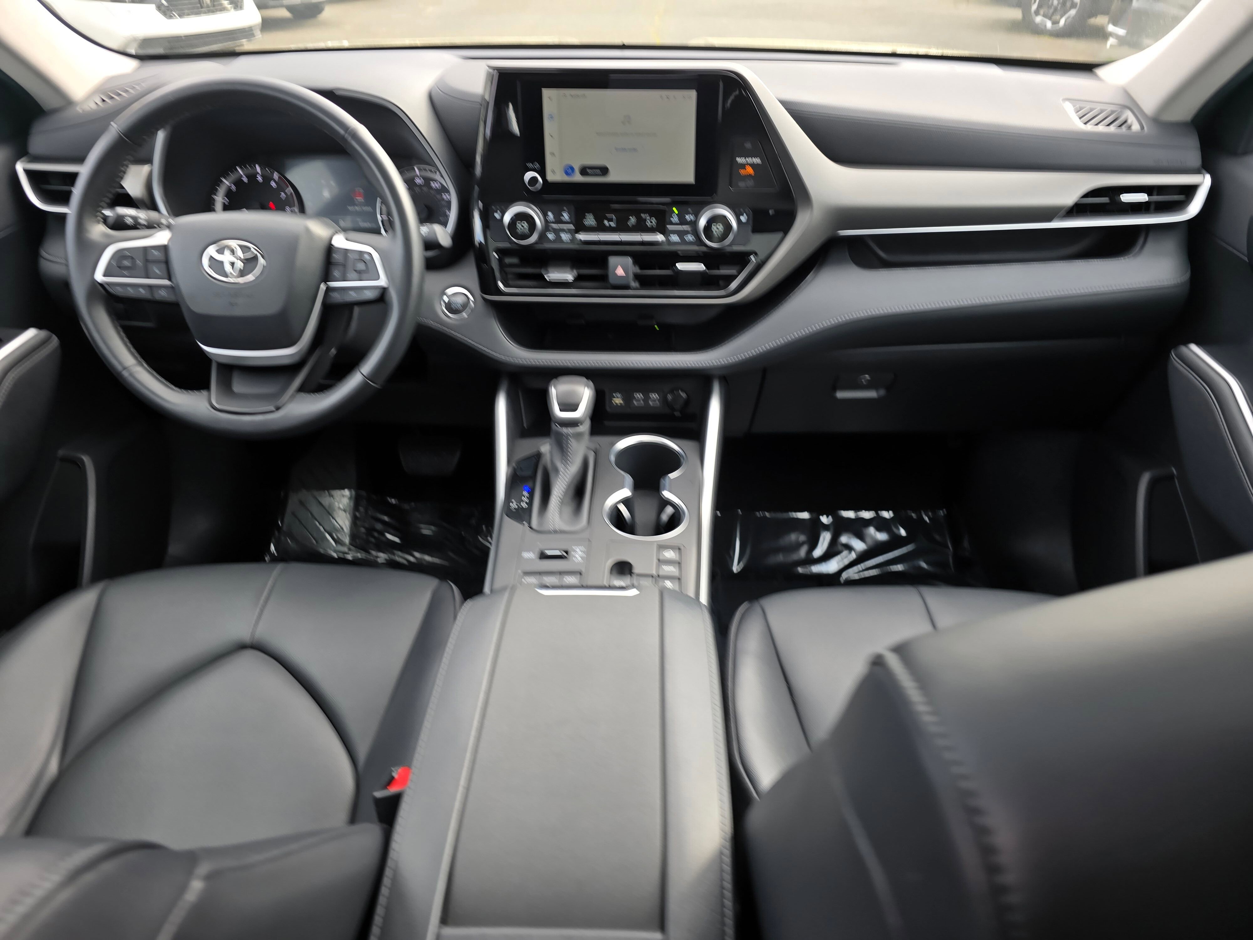 Used 2023  Toyota L image 19