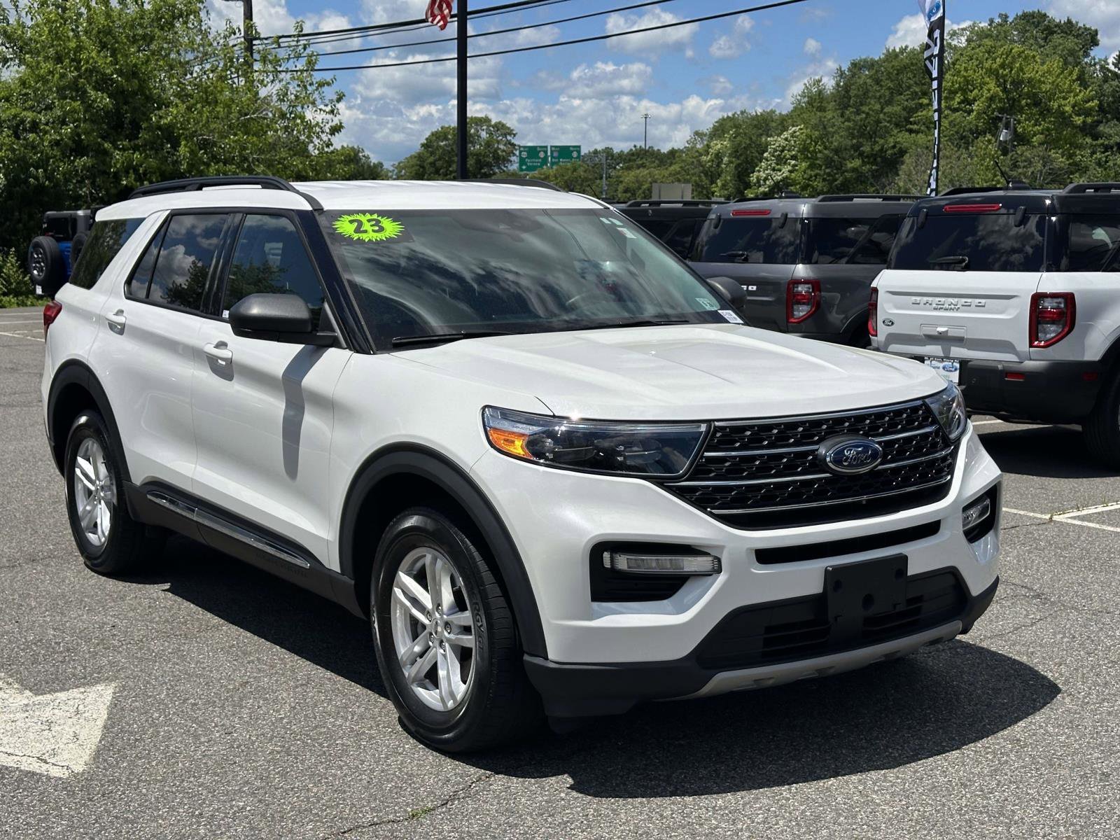 2023 Ford Explorer XLT 4WD's photo