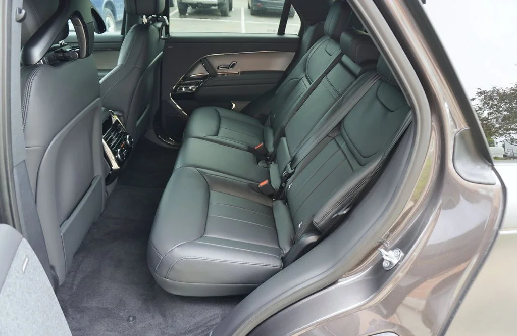 New 2026 Charente Grey Land Rover Dynamic SE image 27