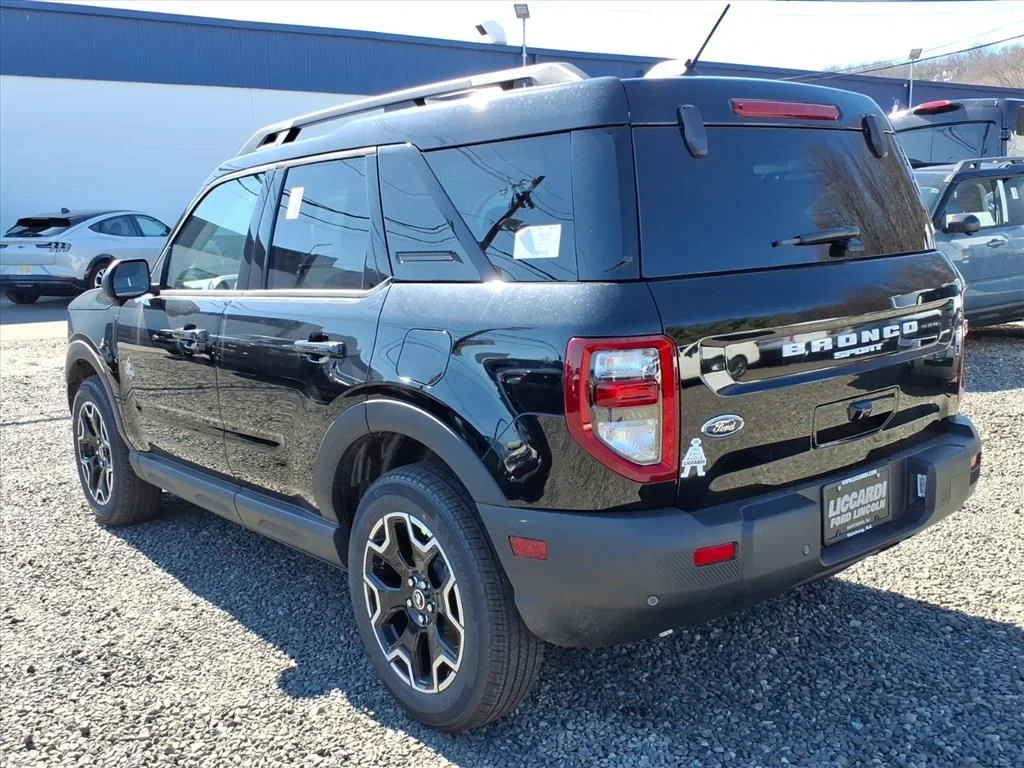 New 2025 Shadow Black Ford Outer Banks® image 4