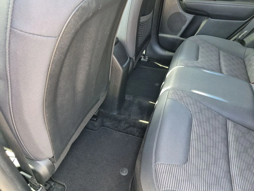Used 2020 White Kia LXS image 34