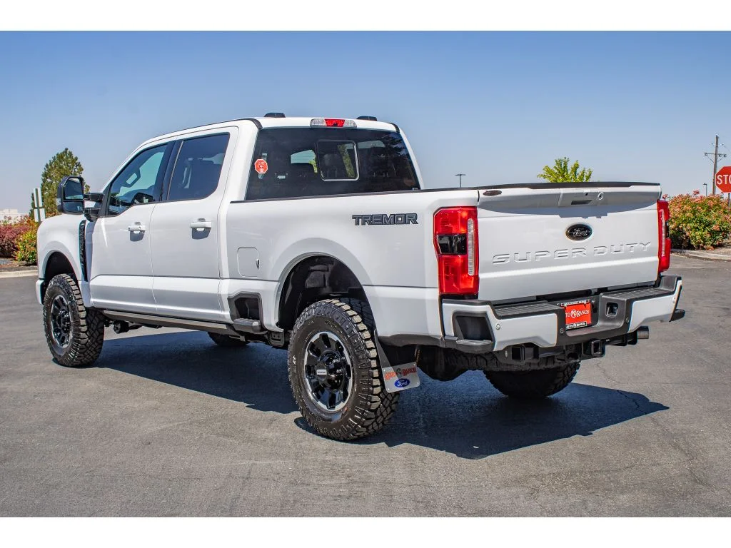 New 2026 Oxford White Ford LARIAT image 6