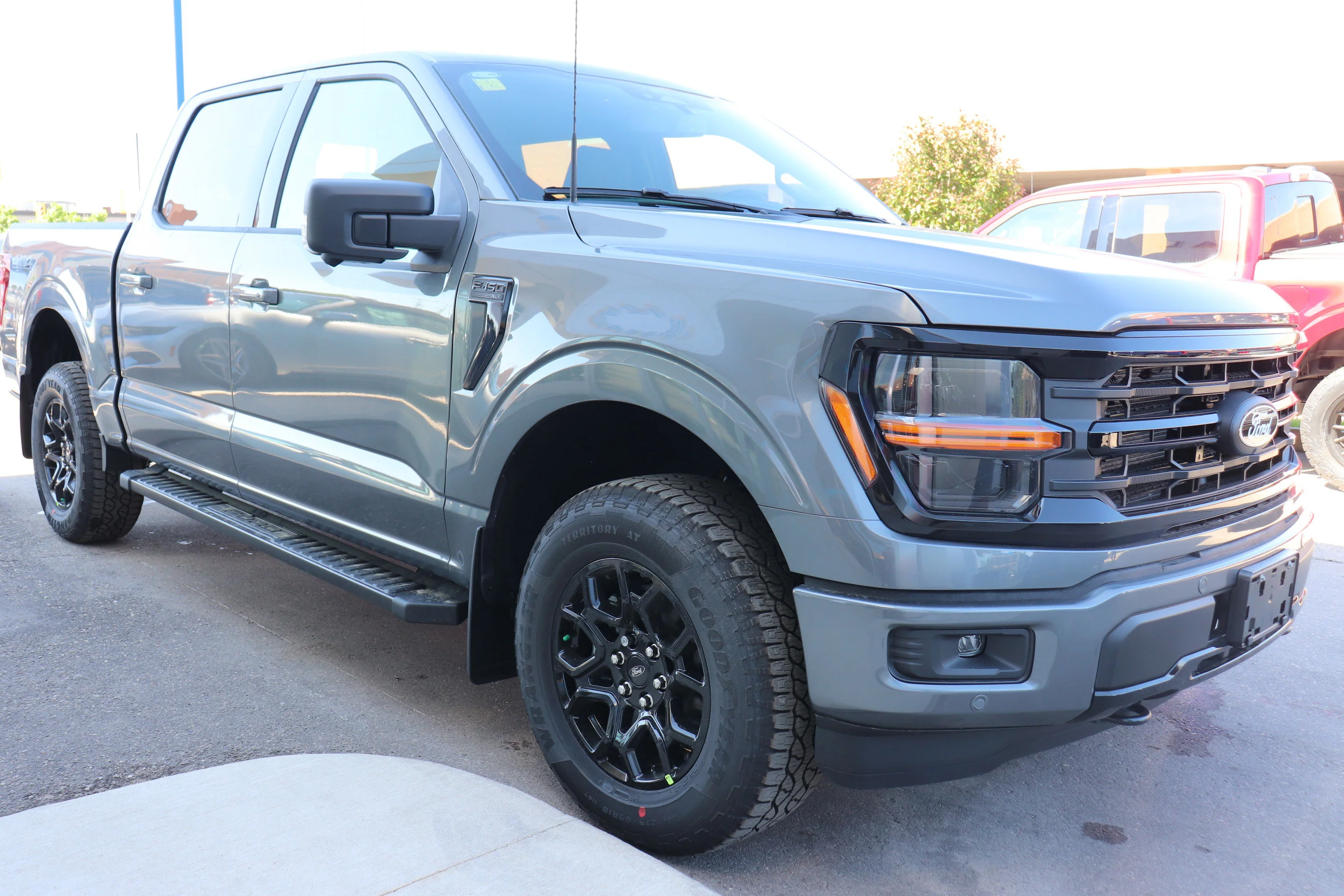 New 2026 CARBONIZED GREY METALLIC Ford XLT image 4