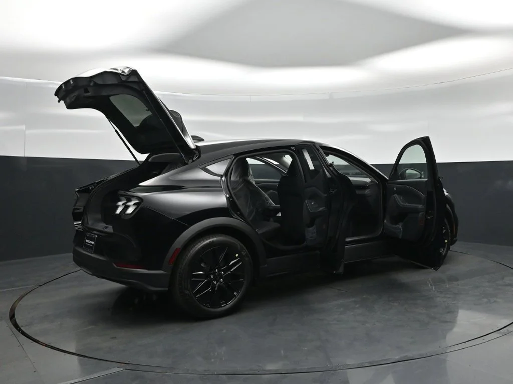 New 2026 Shadow Black Ford Select image 5