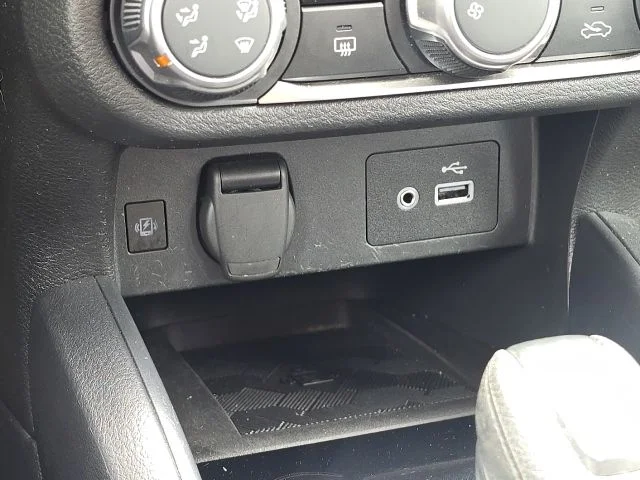 2024 Nissan Versa Sedan SV - Photo 28