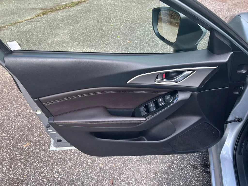 Used 2018 Silver Mazda Touring image 13