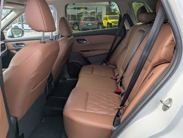 Used 2026 White Nissan Platinum image 12