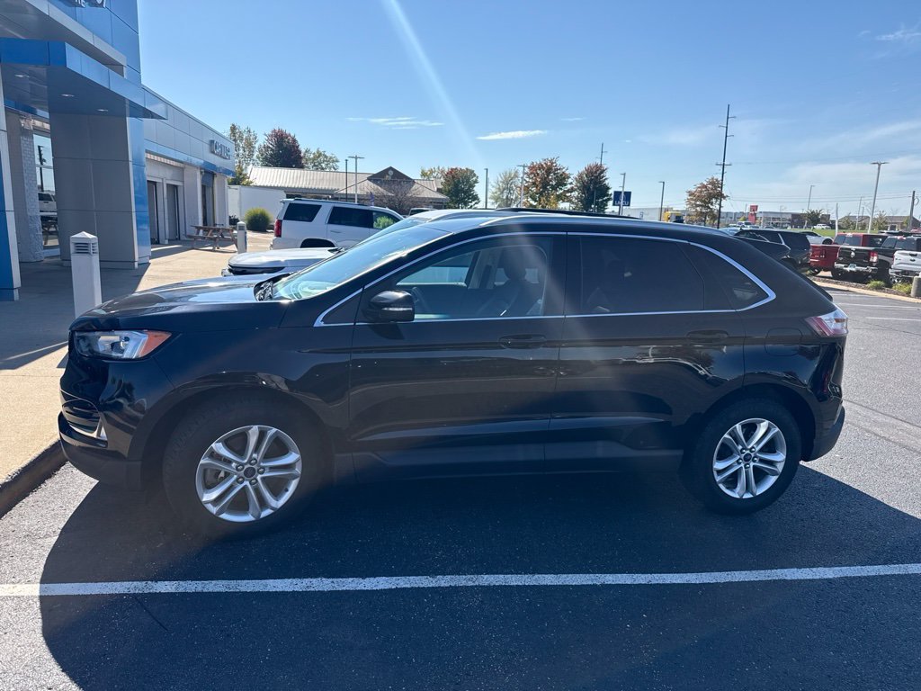 Used 2019  Ford SEL image 5