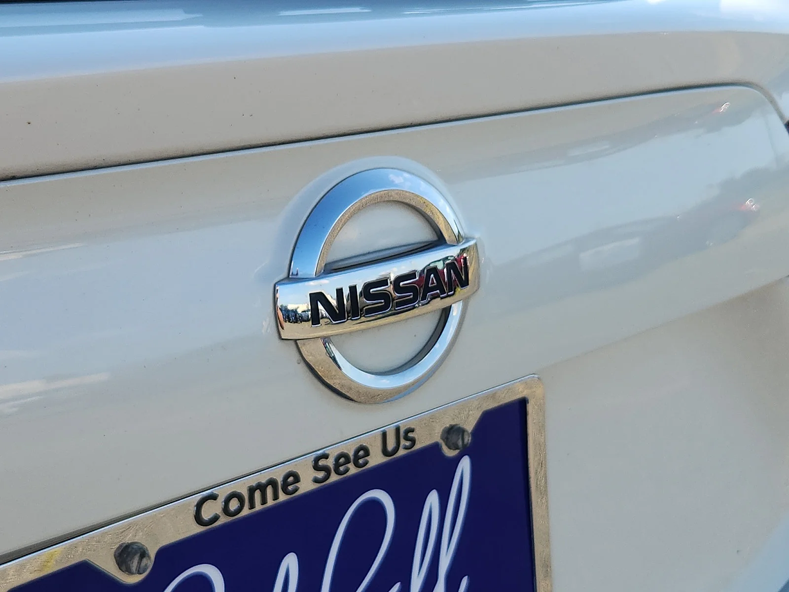 Used 2018 White Nissan SL image 30
