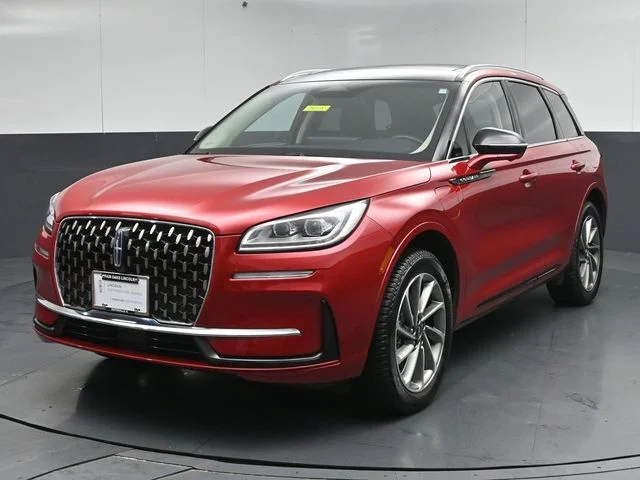 Used 2023 Red Lincoln Grand Touring image 3