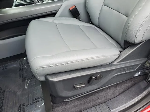 2025 Ford F-150 Lightning Flash - Photo 17