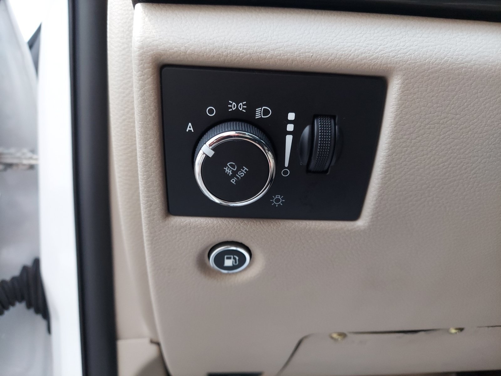 Used 2019 Bright White Clearcoat Jeep Laredo image 26