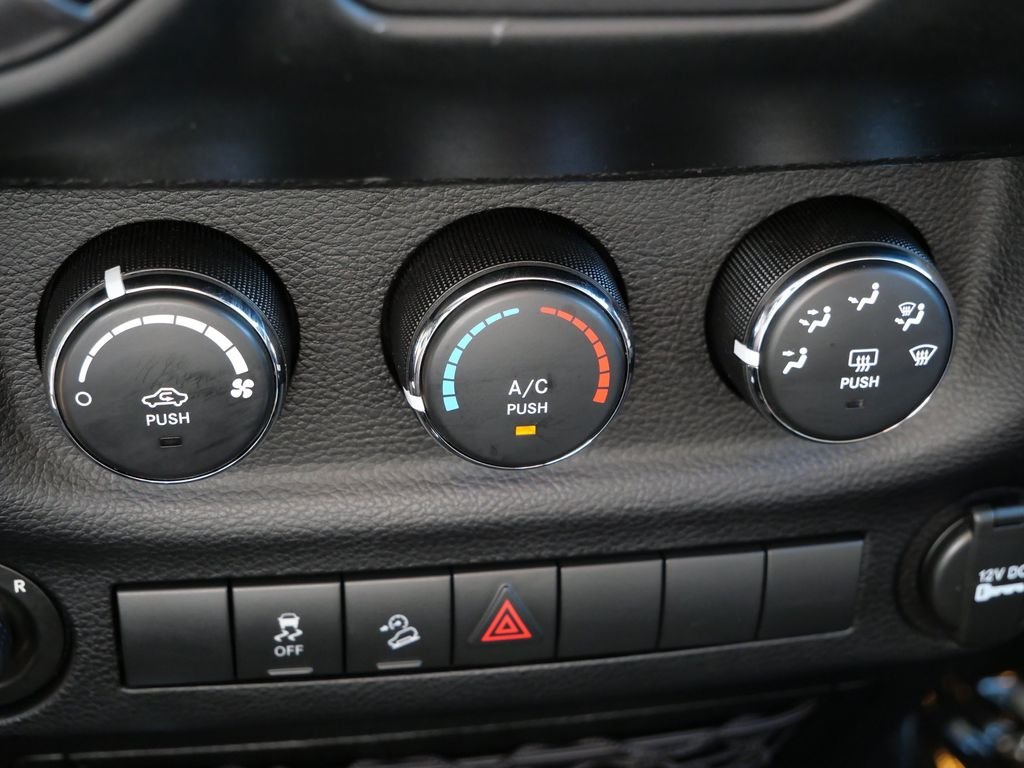 Used 2013 Black Jeep Unlimited Sport image 21