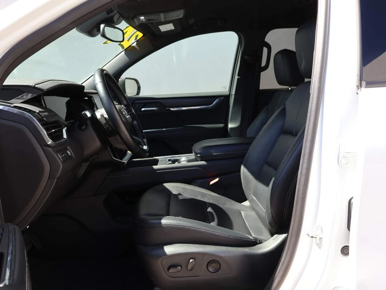 Used 2024 White Frost Tricoat GMC Elevation image 8