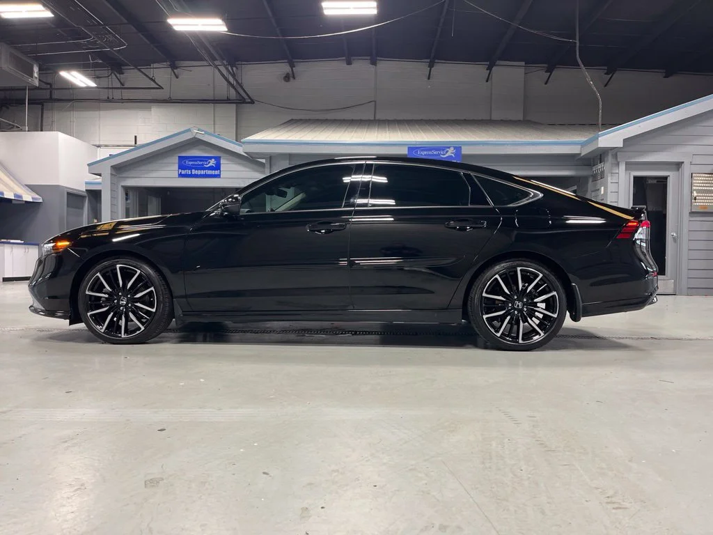 Certified Used 2025 Crystal Black Pearl Honda HYBRID TOURING image 4