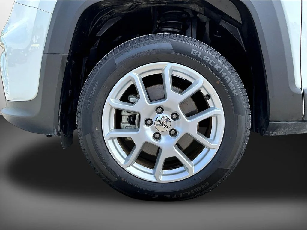 Used 2023 Alpine White Jeep Latitude image 30