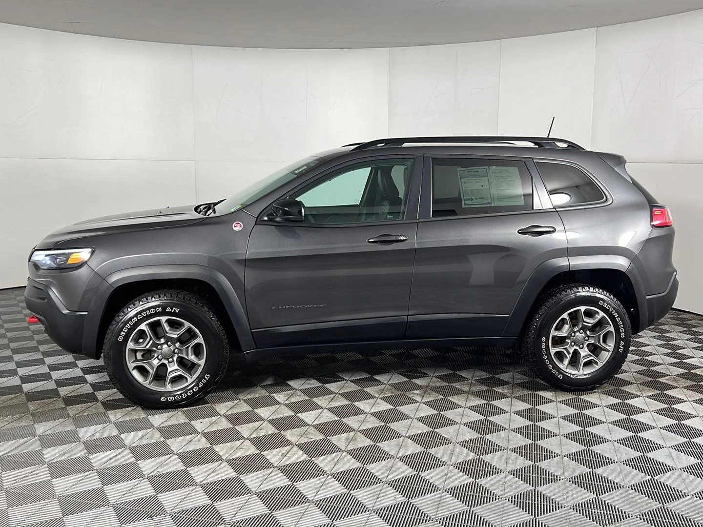 Used 2022 Granite Crystal Metallic Clearcoat Jeep Trailhawk image 11