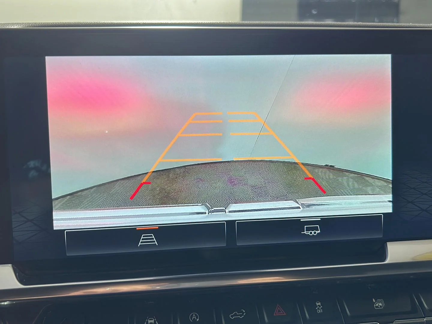 Used 2024 Summit White GMC Elevation image 3