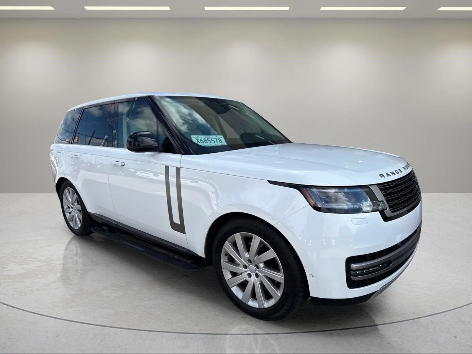 Used 2024 Fuji White Land Rover SE image 21