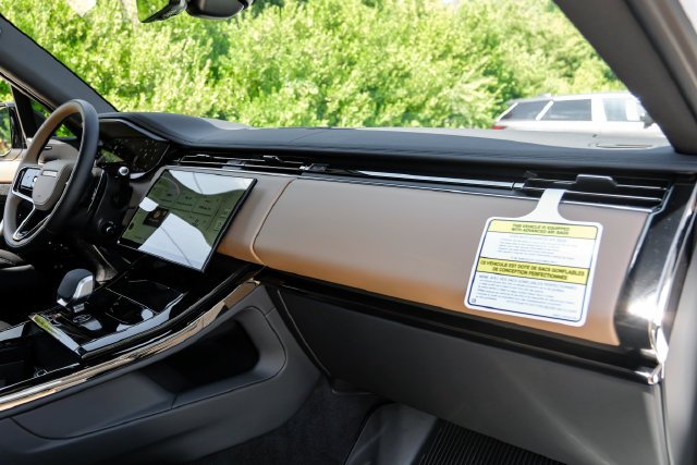 New 2027 Fuji White Land Rover Dynamic SE image 17