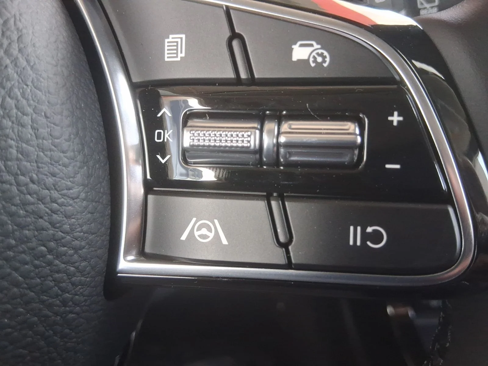 New 2026 White Kia S image 27