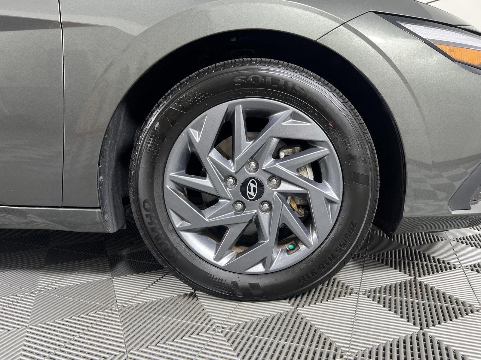 Used 2024 Amazon Gray Hyundai SEL image 12