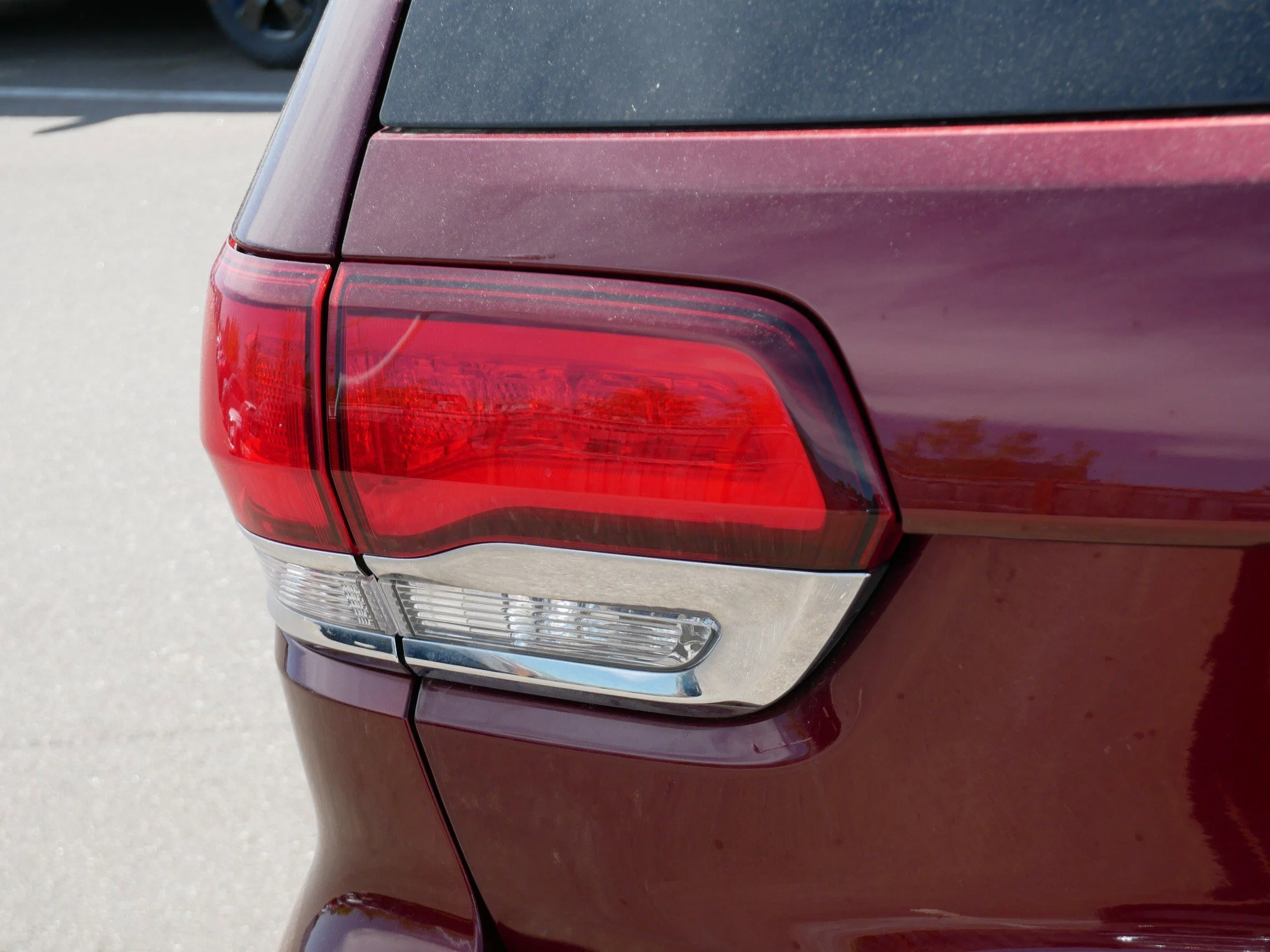Used 2020 Velvet Red Pearlcoat Jeep Limited image 17