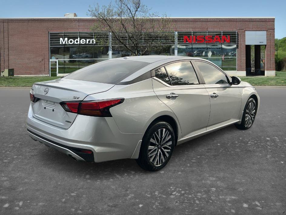 Certified Used 2024 Brilliant Silver Metallic Nissan 2.5 SV image 4