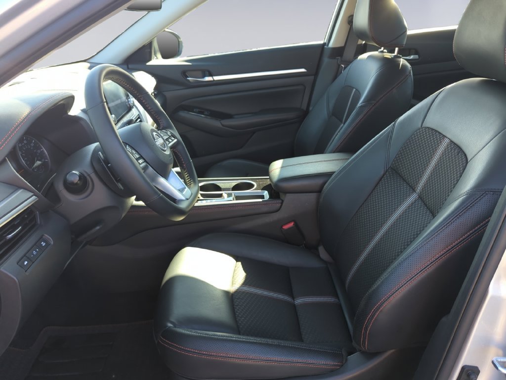 Used 2025 Silver Nissan 2.5 SR image 16